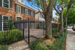 5136 Chevy Chase Dr in Houston, TX - Building Photo