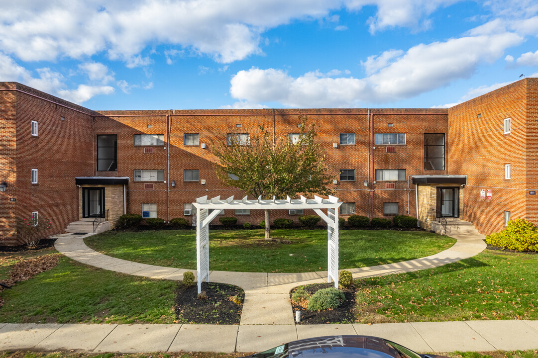 Oak Woods  (Collingswood Forest) in Collingswood, NJ - Building Photo