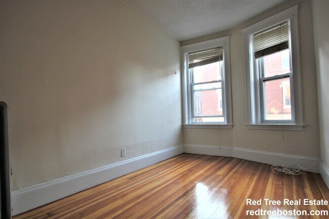 property at 6 Barrows St