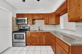 7401 Pines Blvd in Pembroke Pines, FL - Building Photo - Building Photo