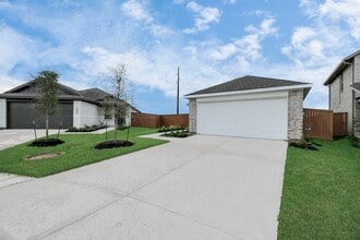 1034 Gentle Nook Dr in Beasley, TX - Building Photo - Building Photo