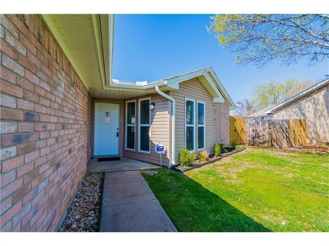 1080 W Hills Terrace in Saginaw, TX - Building Photo - Building Photo