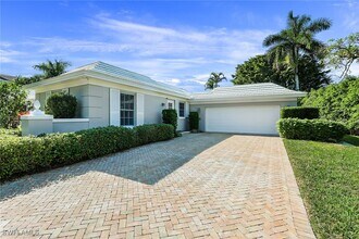 2700 Lantern Ln in Naples, FL - Building Photo - Building Photo