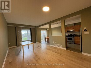 60 Cloverleaf Dr in Hamilton, ON - Building Photo - Building Photo