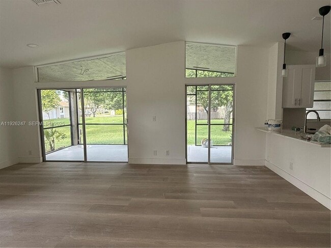 15749 Woodgate Ct in Sunrise, FL - Building Photo - Building Photo