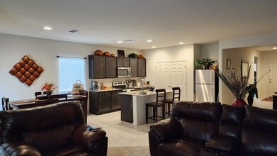 24615 W Flores Dr in Buckeye, AZ - Foto de edificio - Building Photo