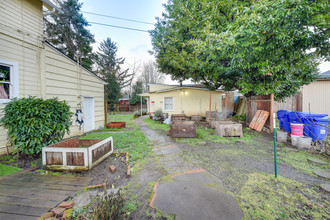 3823-3841 SE 52nd Ave in Portland, OR - Building Photo - Building Photo