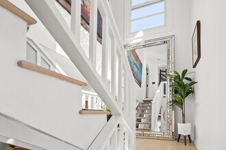 906 Victoria Ave in Venice, CA - Foto de edificio - Building Photo