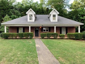807 W Longleaf Dr in Auburn, AL - Building Photo