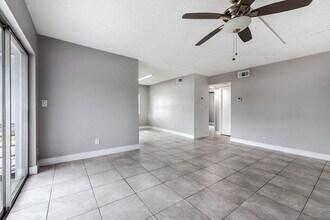 1924 NE 26th St in Wilton Manors, FL - Building Photo - Building Photo
