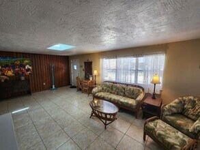 2006 Hill St in New Smyrna Beach, FL - Building Photo - Building Photo