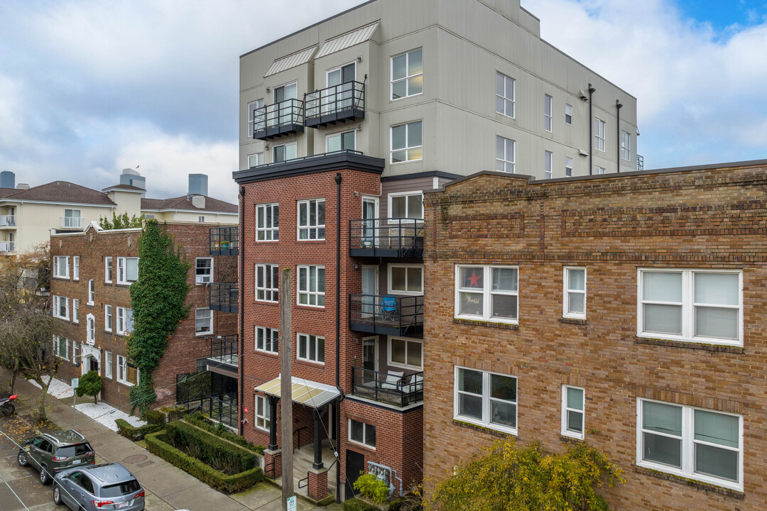 THREE 19 CONDOMINIUM in Seattle, WA - Building Photo