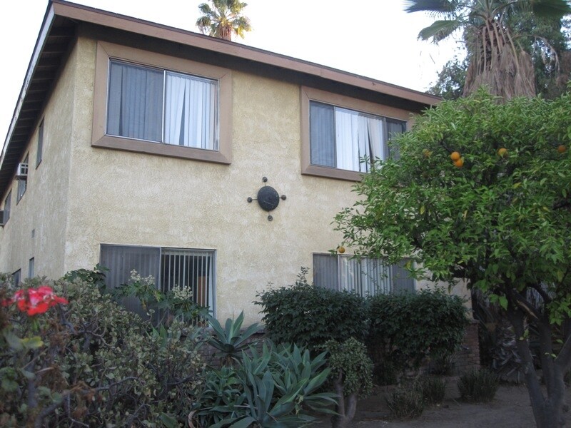 8252 Hazeltine Ave in Panorama City, CA - Building Photo