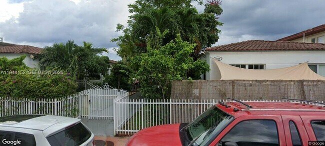 8401 Crespi Blvd in Miami, FL - Building Photo - Building Photo