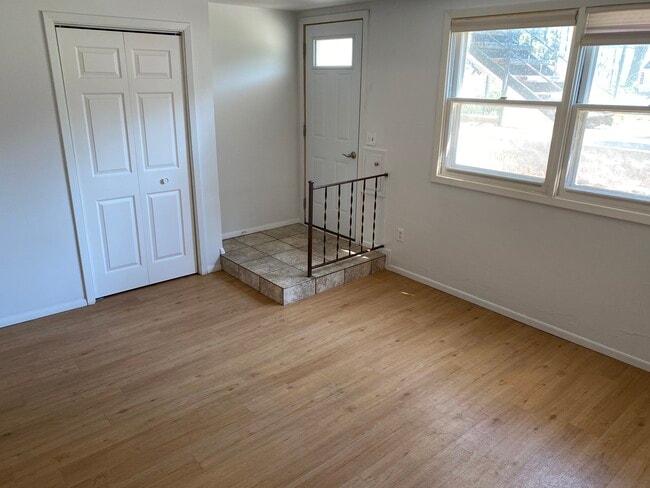 411 E Broadway St, Unit 1 in Redwood Falls, MN - Building Photo - Building Photo