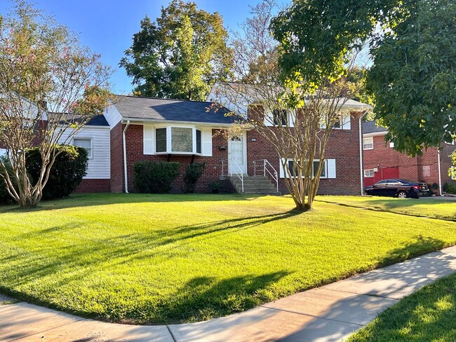 12215 Hunters Ln in Rockville, MD - Building Photo - Building Photo