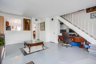 902 S Downey Pl in Anaheim, CA - Building Photo - Building Photo