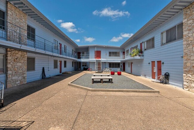 2408 Longview St in Austin, TX - Foto de edificio - Building Photo