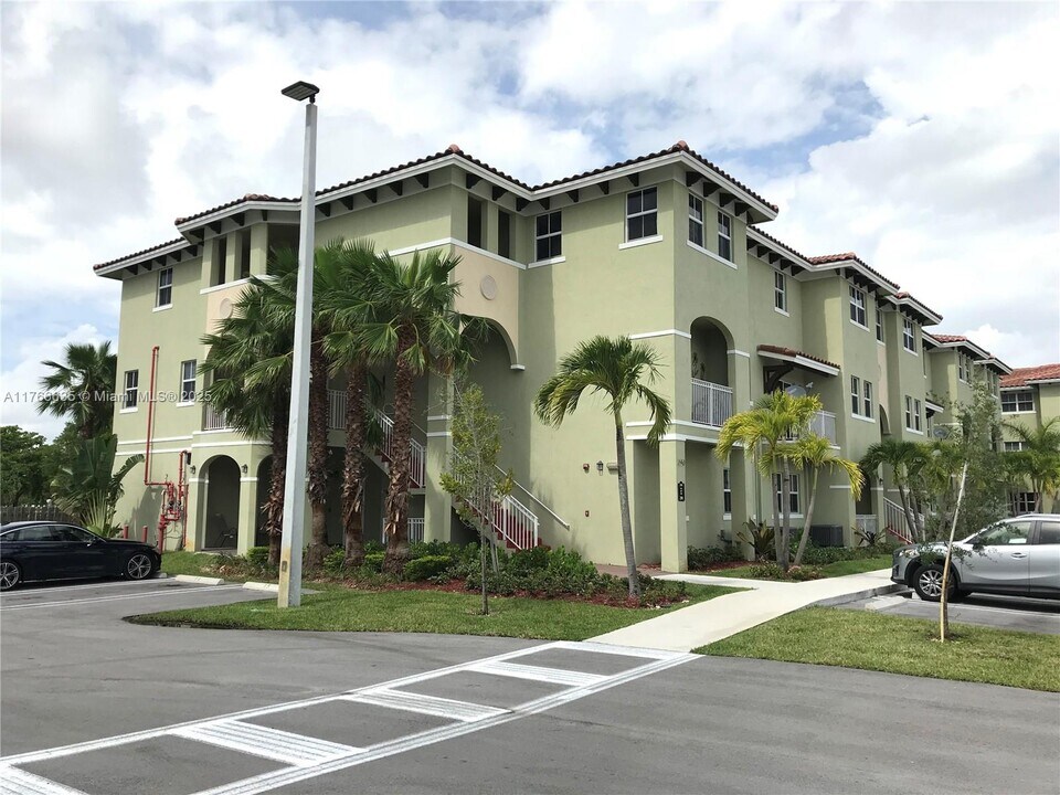 290 NW 109th Ave in Miami, FL - Building Photo