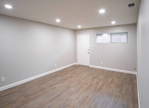 323 Montrose Dr in Folsom, CA - Building Photo - Building Photo