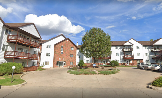 College Park Apartments in Bismarck, ND - Foto de edificio - Building Photo