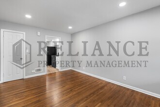 2042 S Pinecrest St in Wichita, KS - Building Photo - Building Photo