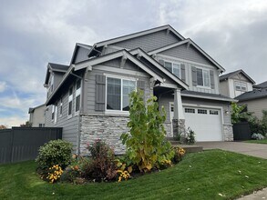 5042 SE 82nd Ave in Hillsboro, OR - Building Photo - Building Photo