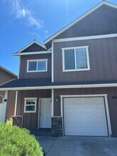 21035 Carl St in Bend, OR - Building Photo - Building Photo