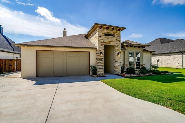 1221 Crown Valley Dr in Willow Park, TX - Building Photo - Building Photo