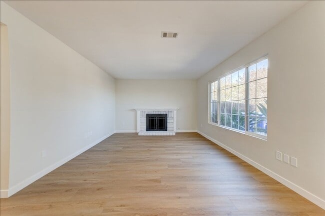 11370 Travis Pl in San Diego, CA - Building Photo - Building Photo