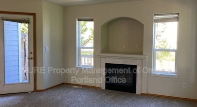 15617 NE Milton Pl in Portland, OR - Building Photo - Building Photo