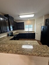 214 S Tesch St in Bellville, TX - Building Photo - Building Photo