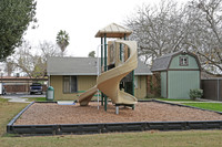 Sunset Apartments in Kerman, CA - Foto de edificio - Building Photo