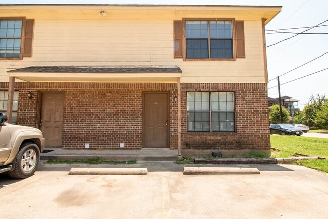 922 Fannin St in Denton, TX - Building Photo - Building Photo
