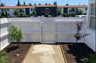 14143 Victory Blvd in Los Angeles, CA - Building Photo - Building Photo
