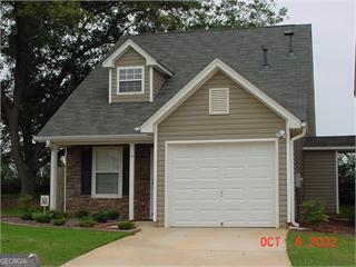 385 Lakeside Cir in Covington, GA - Building Photo