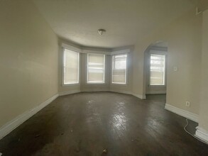 6600 S Evans Ave in Chicago, IL - Building Photo - Interior Photo