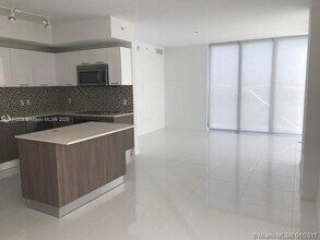 5300 NW 85th Ave in Doral, FL - Building Photo - Building Photo