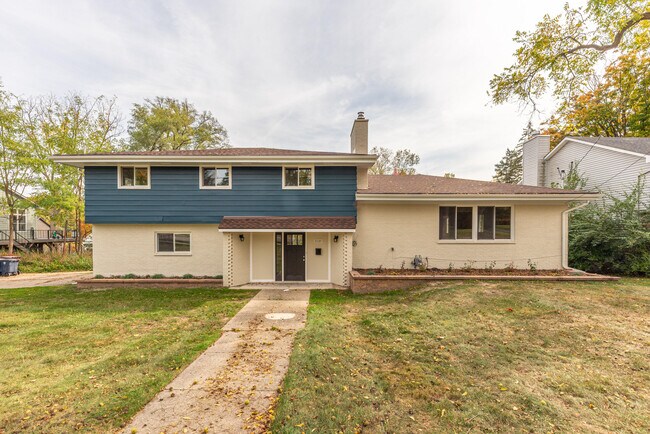 property at 1520 Traver Rd