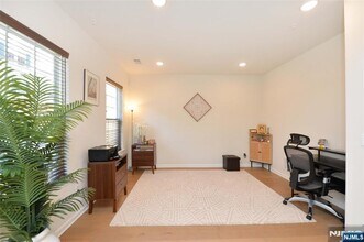 60 Litchfield Ln in Fair Lawn, NJ - Building Photo - Building Photo
