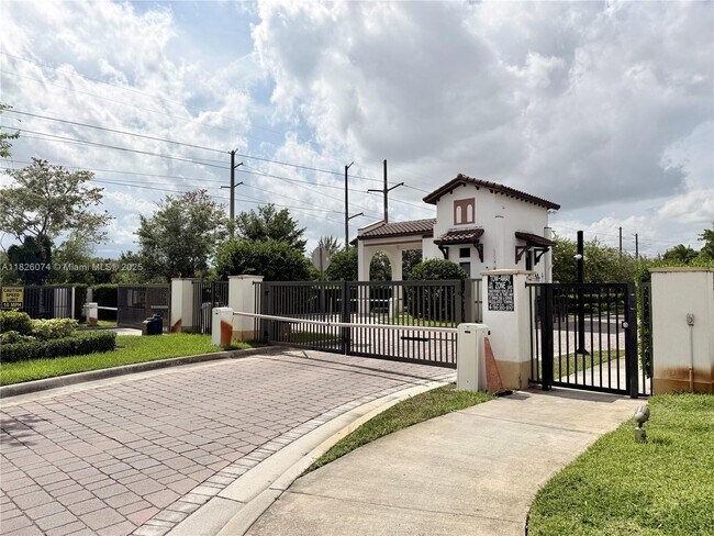 10600 NW 88th St in Doral, FL - Building Photo - Building Photo