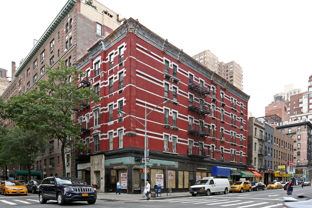 133 E 84th St in New York, NY - Building Photo