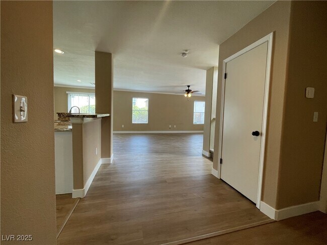 7382 Elbridge Way in Las Vegas, NV - Building Photo - Building Photo