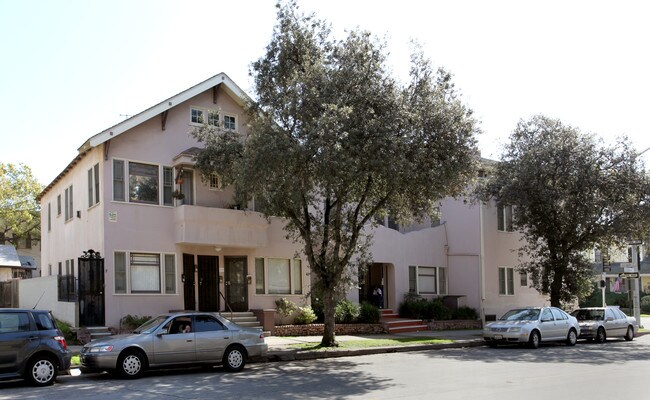 604-614 Chestnut Ave in Long Beach, CA - Foto de edificio - Building Photo