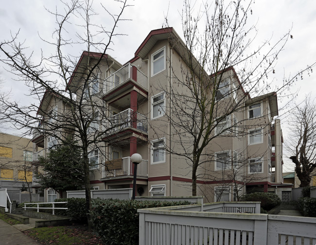 1640 Graveley St in Vancouver, BC - Building Photo - Building Photo