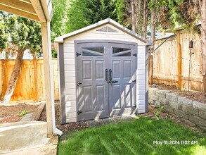 21138 SW Houston Dr in Sherwood, OR - Building Photo - Building Photo