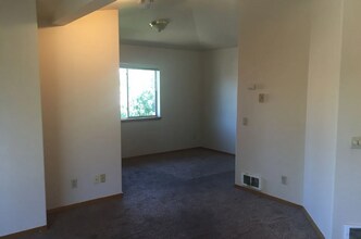 1121 NE Hidden Valley Dr in Bend, OR - Building Photo - Building Photo