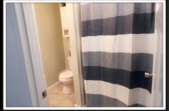 123 N Mapleton Dr in East Flat Rock, NC - Foto de edificio - Building Photo