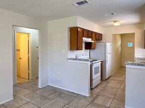 202 Renee Dr-Unit -200 in Irving, TX - Building Photo - Building Photo