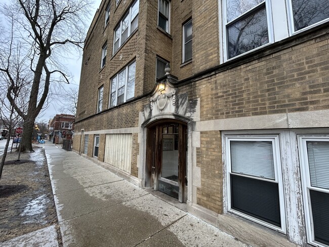 property at 4621 N Rockwell St